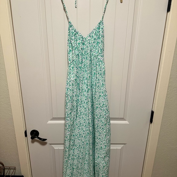 Target: Universal Thread Green Floral Dress - Picture 1 of 3
